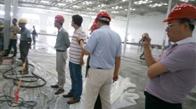 耐福地坪客户考察