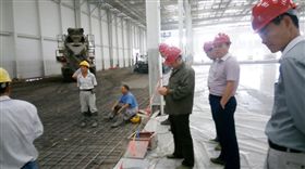 耐福地坪客户考察