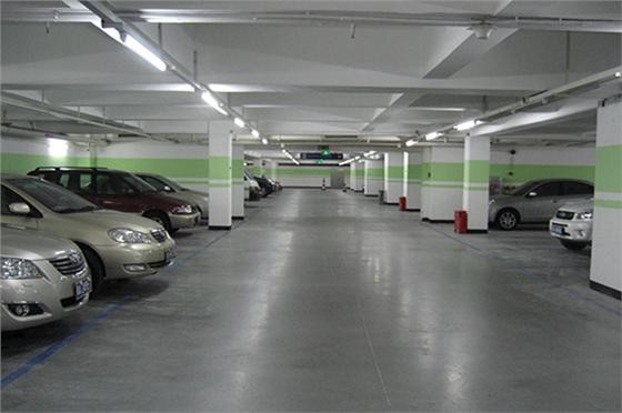 地下停车场地面