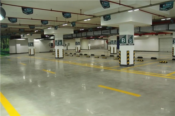 停车场地面