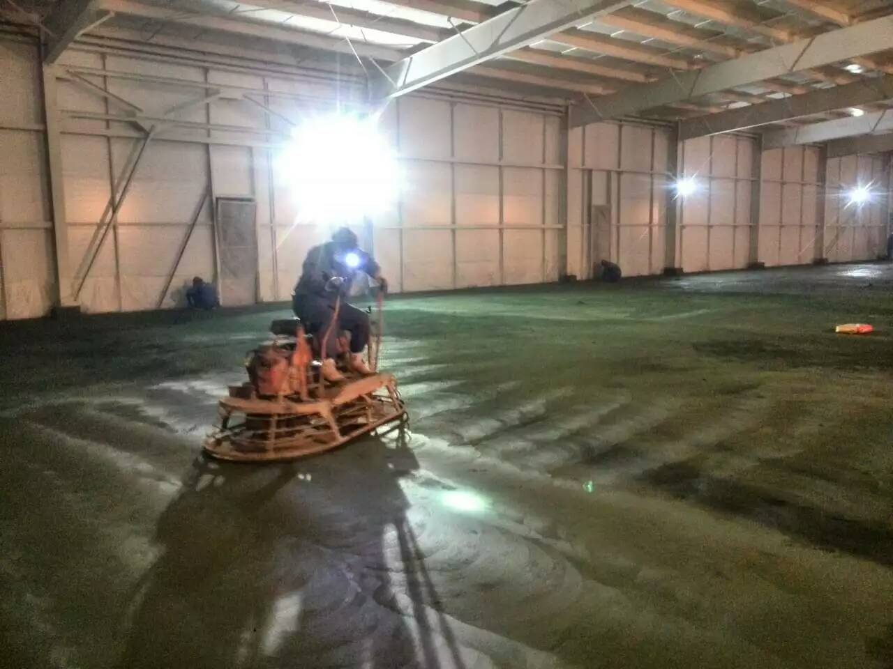 抹光机抹光作业----上海耐福地坪