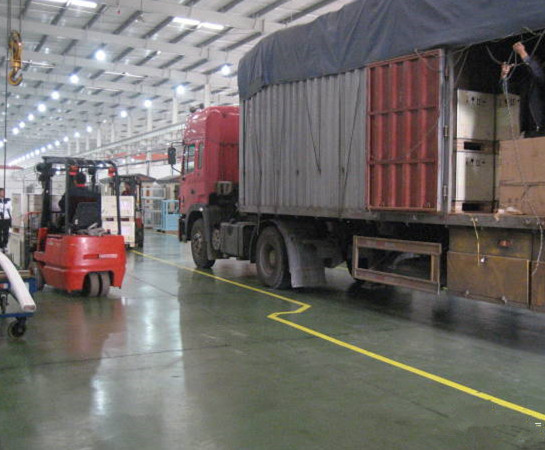 用安斯福妙乐密封固化剂进行耐磨地坪翻新后