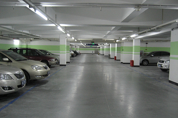 地下停车场地面