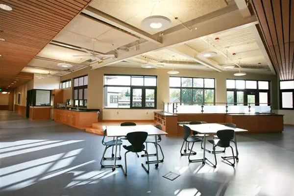 美国圣托马斯学校.jpg 美国圣托马斯学校.jpg